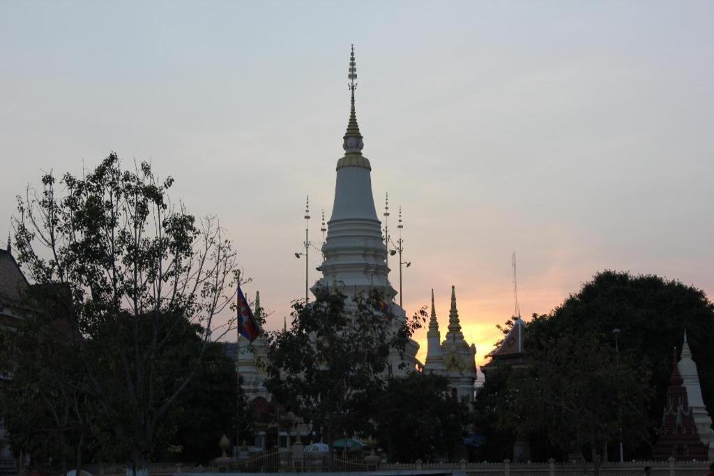 De Art Hotel Phnom Penh Esterno foto
